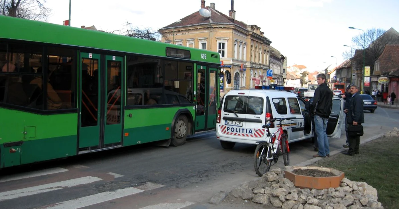 Braşov: Femeia accidentată a fost transportată la spital
