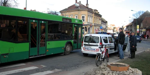 Braşov: Femeia accidentată a fost transportată la spital