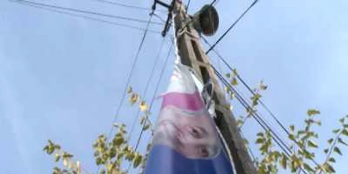 Rădulescu spune că i-au fost distruse 63 de bannere
