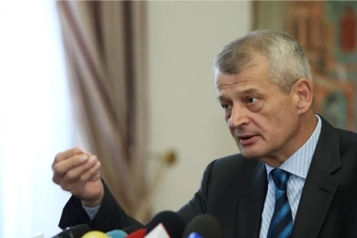 
    Sorin Oprescu vrea să fie îngrijit de iubita lui  