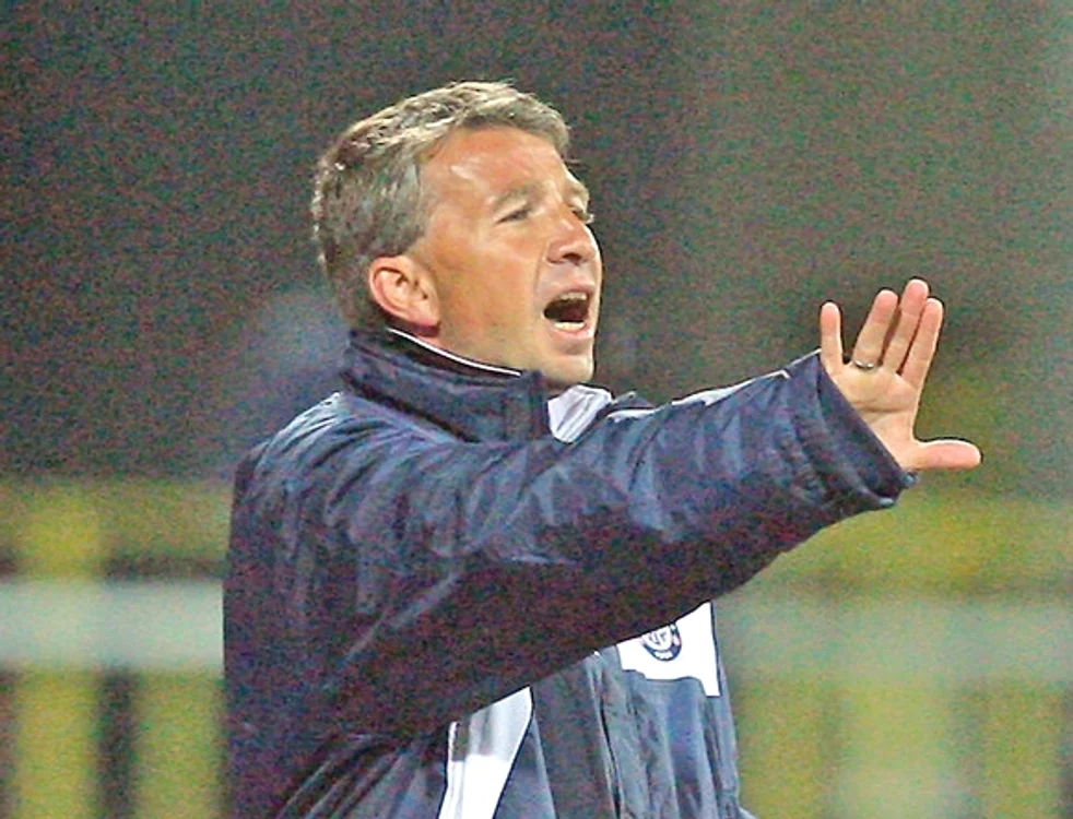 
    Antrenorul român Dan Petrescu a ratat primul trofeu al anului în China  