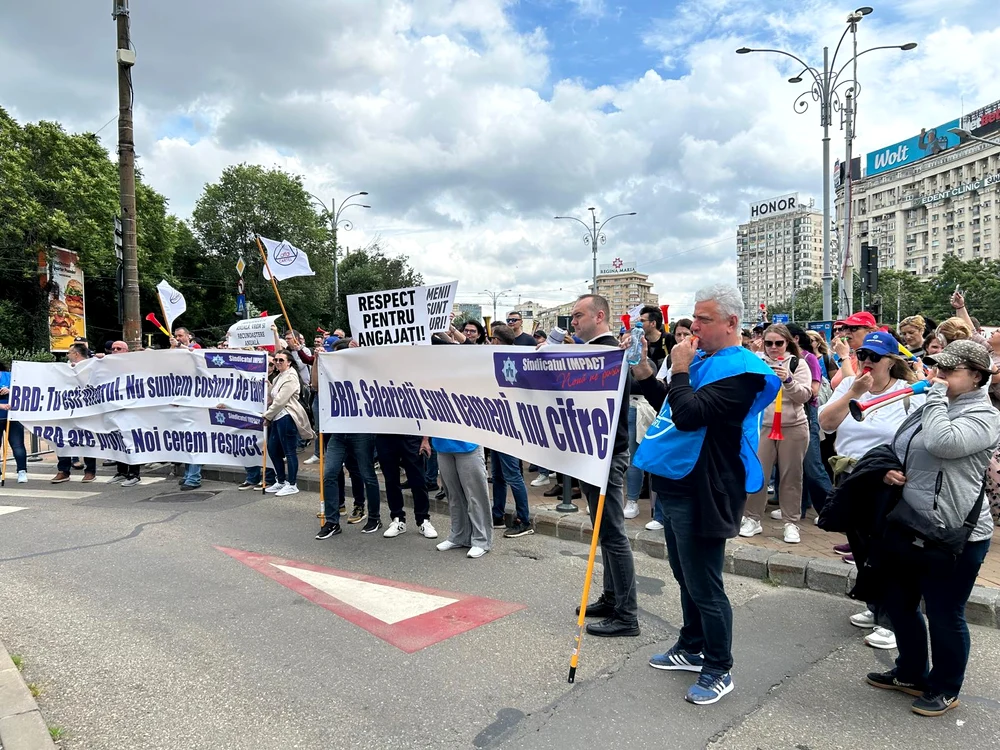 Angajații BRD protestează