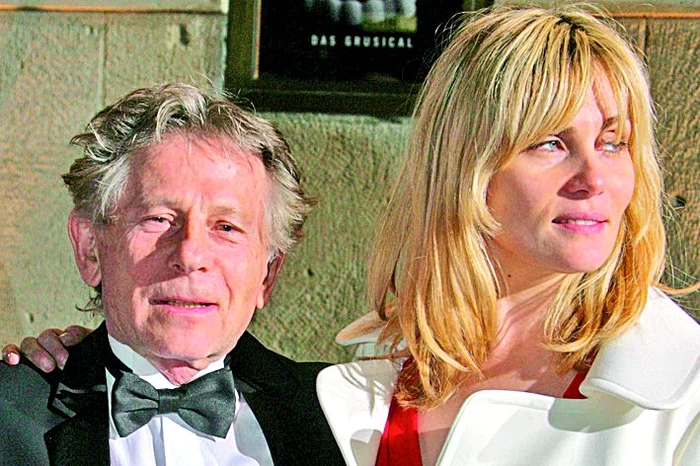 
    Regizorul, alături de soţia  sa Emmanuelle Seigner  