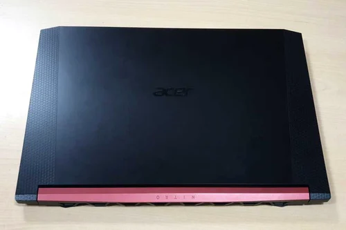 Acer Nitro 5 (2019) FOTO Adrian Pogîngeanu