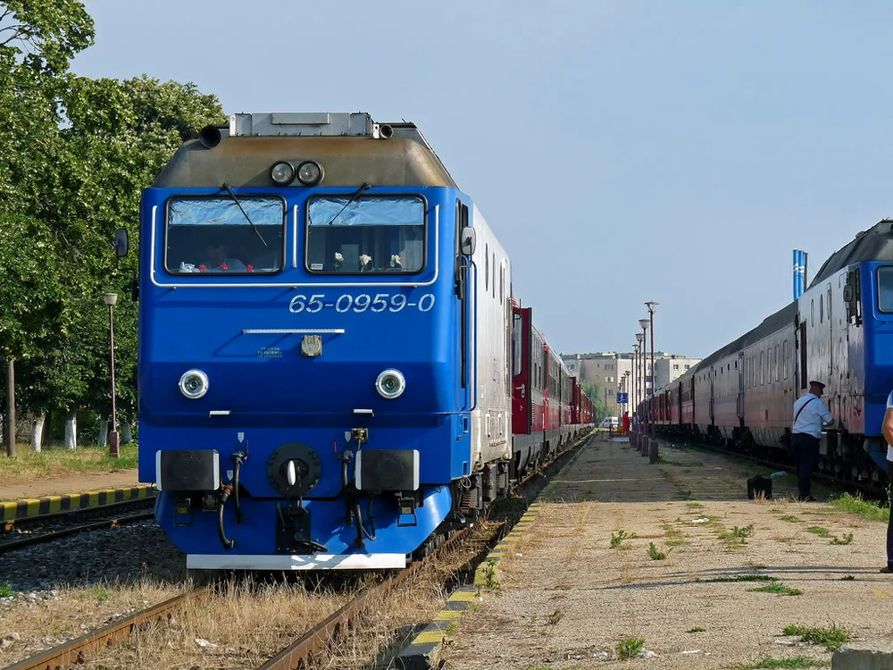 Calea ferată Constanța-Mangalia nu este electrificată și se folosesc locomotive Diesel