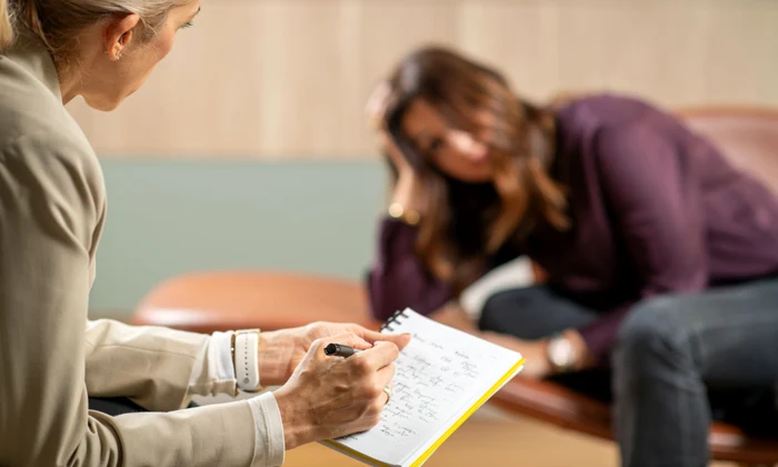Femeie la terapeut - tulburare de personalitate borderline