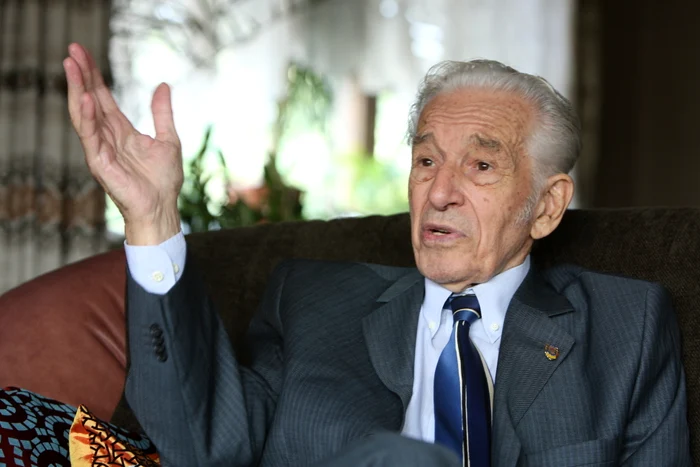 Regizorul Sergiu Nicolaescu a realizat 54 de filme şi a câştigat 1,5 milioane de dolari