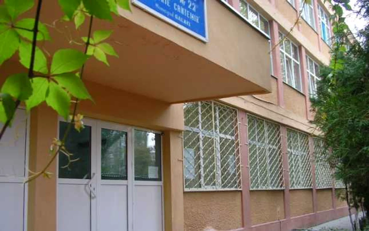 Aproximativ 380 de elevi au fost trimişi acasă până la restabilirea stării de normalitate.