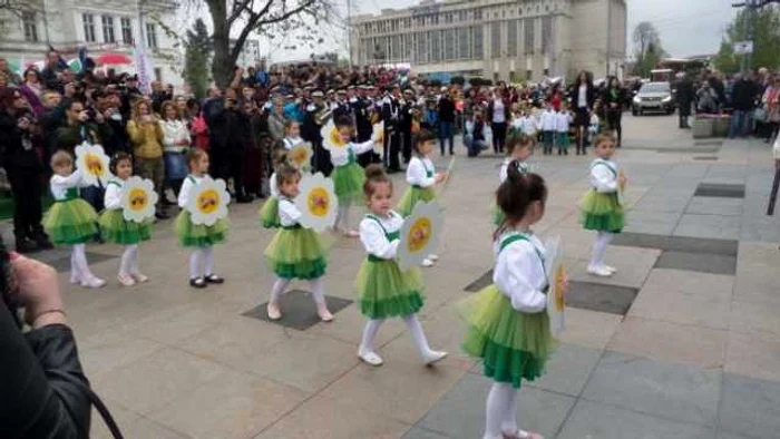 Elevii de la majoritatea şcolilor din Piteşti nu au dezinfectant şi măşti FOTO: Denis Grigorescu