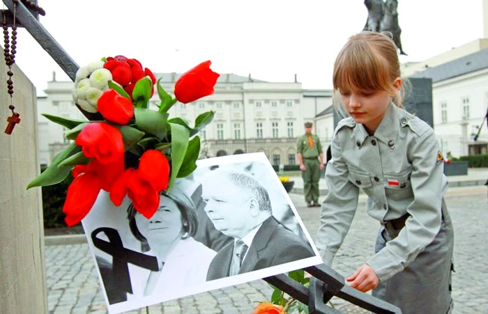Polonezii i-au adus un ultim omagiu preşedintelui lor