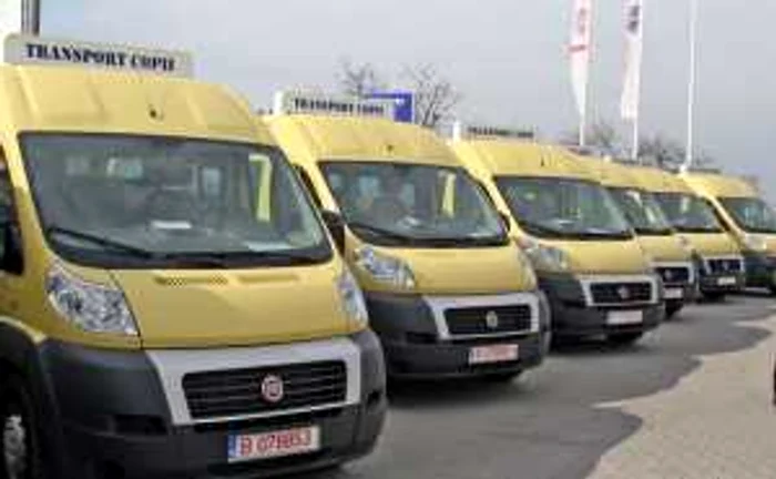 Premierul a precizat că există bani pentru încă 650 de microbuze, procedura de achiziţie fiind deja în curs   FOTO: Adevărul