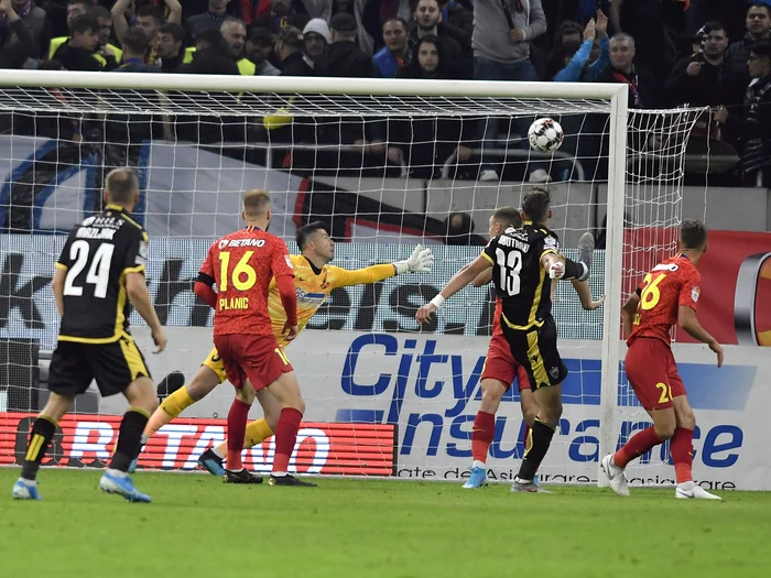 
    Ciobotariu a marcat primul gol al derby-ului cu FCSBspFOTO: Sportpictures.eu  