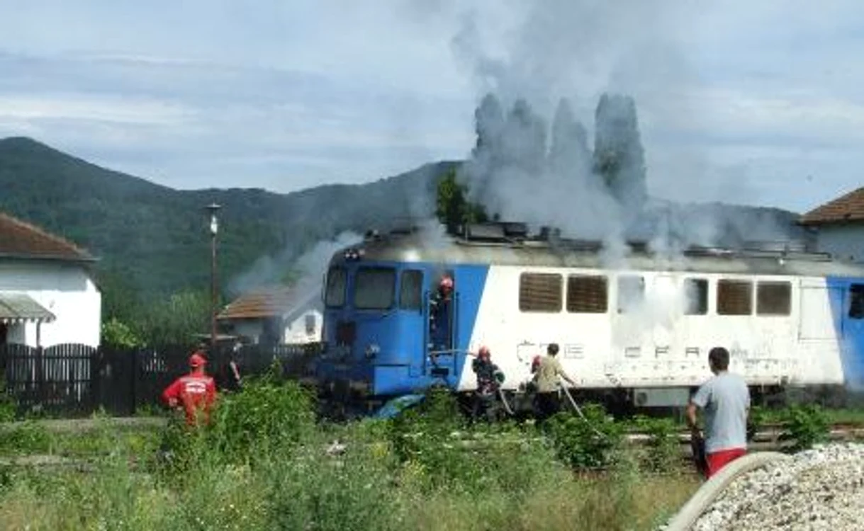 Locomotiva trenului a fost cuprinsă de flăcări
