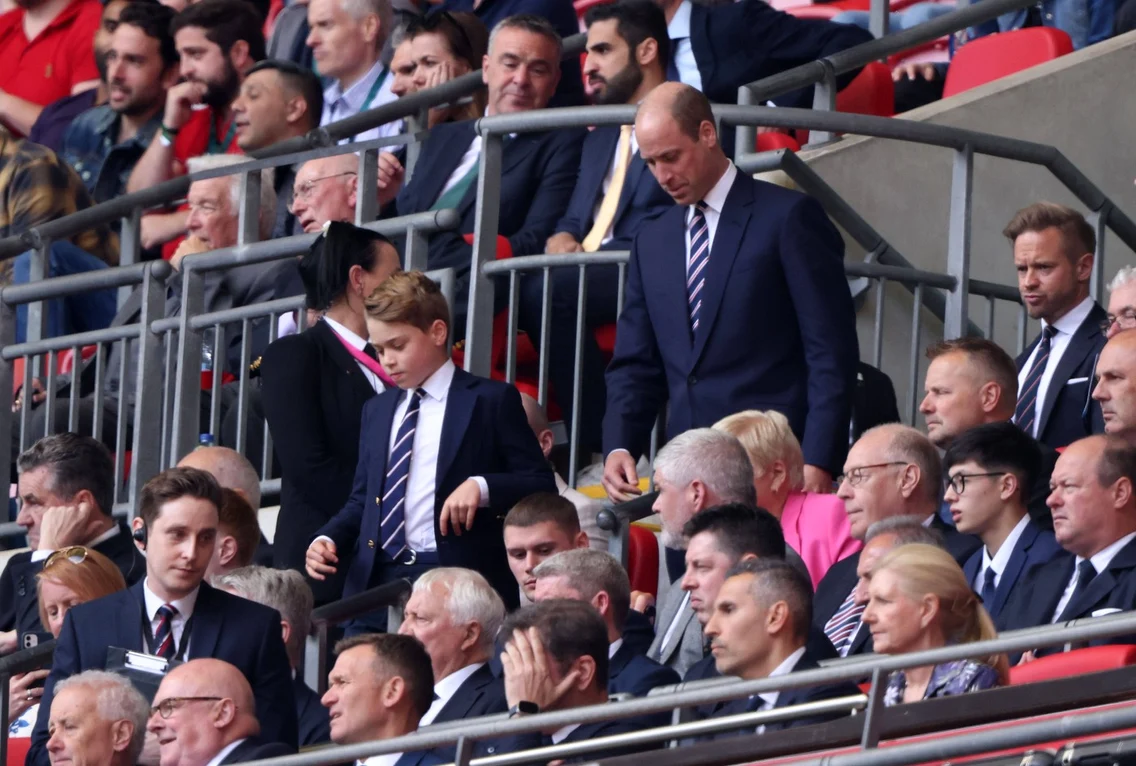 Prințul William și Prințul George la Cupa Angliei pe Wembley. FOTO: Profimedia