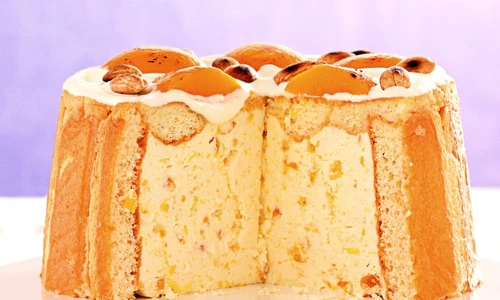 tort cu caise si crema de coniac jpeg
