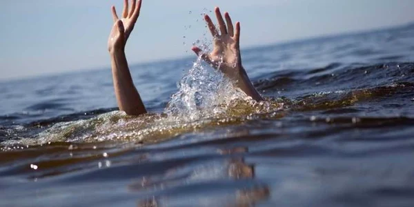 Inec - persoane in pericol sa se inece in mare FOTO 123 RF
