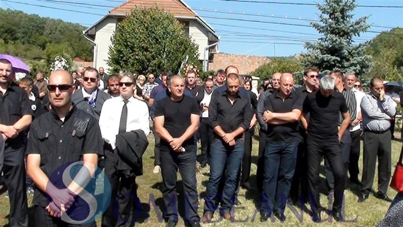 Didi Prodan (dreapta cu ochelari) a participat la funerariile de duminică