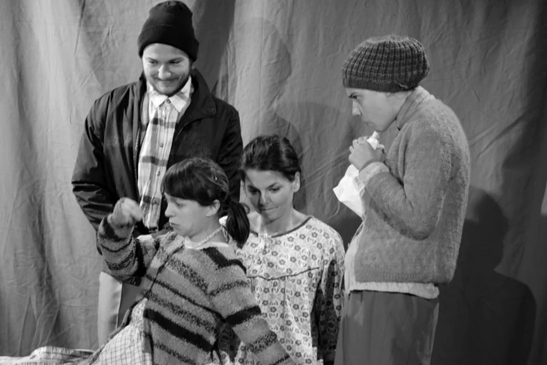 „Expoziţia”, un spectacol al trupei de teatru „Rampa”                                              FOTO: arcub.ro