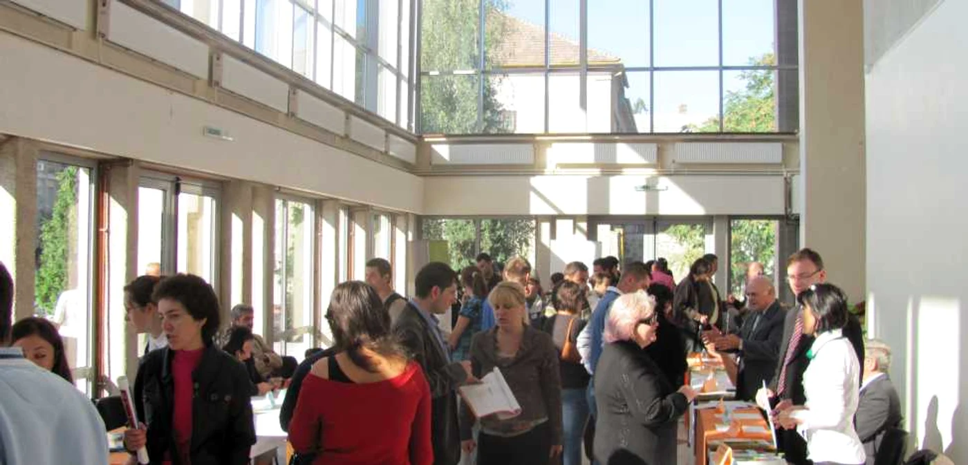 Angajatorii nu au nici un job disponibil pentru absolvenţii de facultate