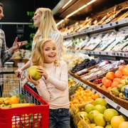 familie cumparaturi magazin freepik png