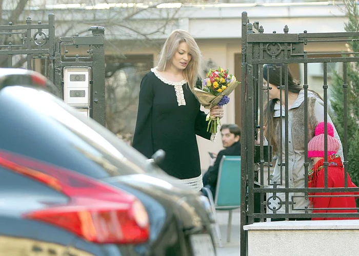 Valentina Pelinel  este însărcinată  în şase luni