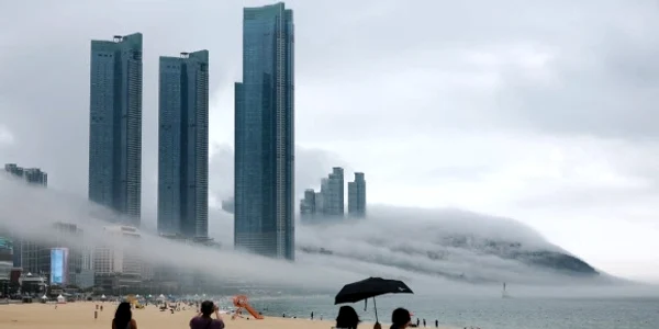Ceață marină pe o plajă din Coreea de Sud FOTO Yonhap