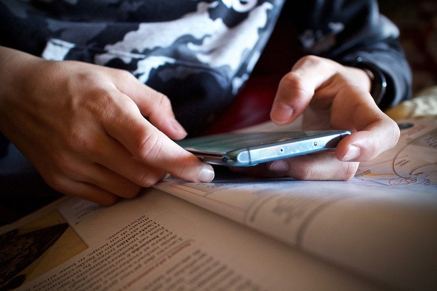Directorul PISA: „Limitați smartphone-urile, fiți din nou aproape de copii“. Cum pot face părinții asta