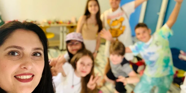 Corina Lupu consilier comunicare relationala FOTO arhiva personala (4) jpg