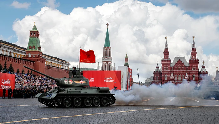 Un tanc sovietic T-34 a deschis ceremonia