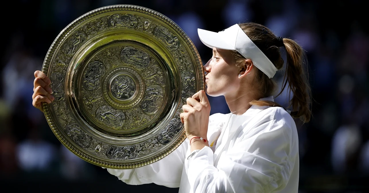 Elena Rybakina este ultima câștigătoarea a turneului de la Wimbledon. Foto Getty images