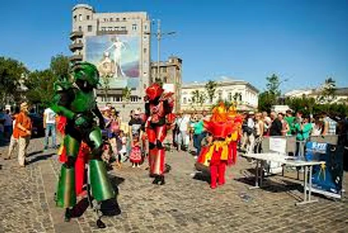 Festivalul de teatru de stradal din București este unul din primele trei manifestări de gen din lume