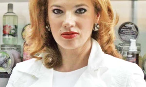 Mihaela Borcea a angajat străini pe bani puţini ca să i facă curăţenie, mâncare şi să aibă grijă de grădină jpeg