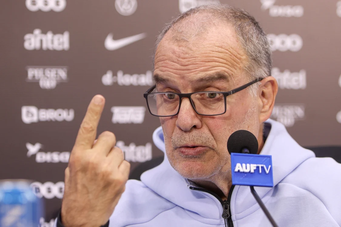 Marcelo Bielsa a pomenit despre motivele comerciale din spatele pauzei de apă (Foto: EPAImages)