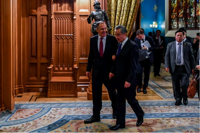 Wang Yi, șeful diplomației chineze și omologul său rus, Serghei Lavrov