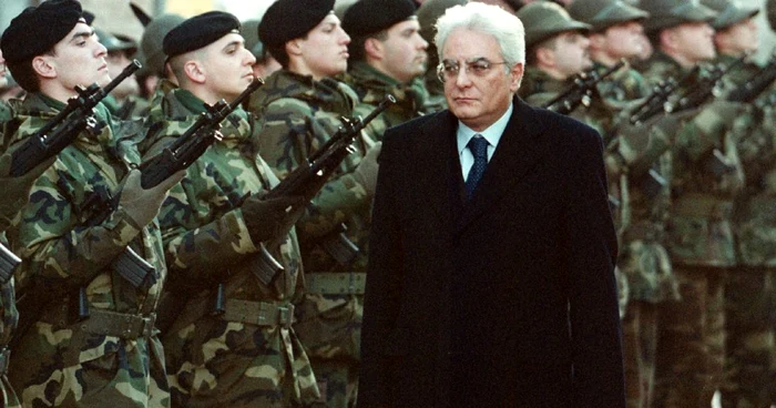 Sergio Mattarella, noul preşedinte al Italiei, pe vremea când era ministru al Apărării FOTO AP