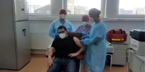 100 de angajaţi ai Spitalului Judeţean de Urgenţă Dr. Constantin Opriş au primit cea de-a doua doză a vaccinului Foto Prefectura Maramureş 