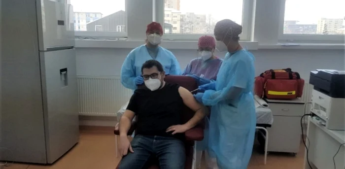 100 de angajaţi ai Spitalului de Pneumoftiziologie Dr. Nicolae Rusdea au primit cea de-a doua doză a vaccinului Foto Prefectura Maramureş