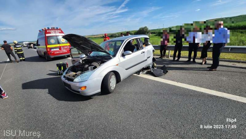 Accident rutier pe Autostrada Transilvania. Un microbuz cu 16 persoane, implicat