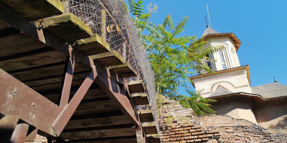 „Poarta Vânătorilor”, una dintre intrările medievale în vechea Cetate de Scaun a Țării Românești, va fi restaurată