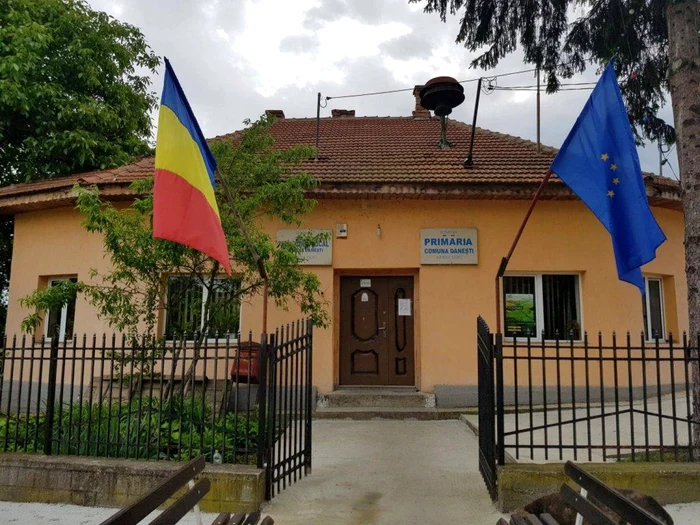 Conducerea Primăriei comunei Dăneşti a stabilit ca agentul fiscal să se deplaseze în magazine şi cârciumi pentru a încasa impozitele FOTO: Arhivă