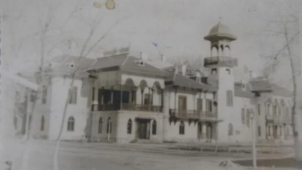 Secretele conacului Callimachi Văcăreşti, copia Peleşului În pivniţă au fost descoperite schelete umane cu lanţuri la mâini jpeg