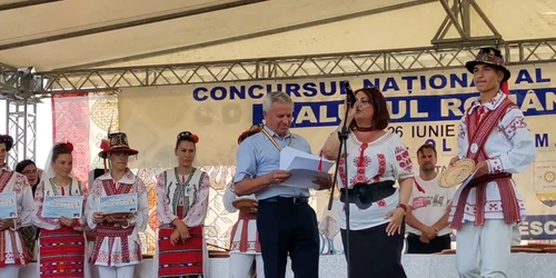 pe scena festivalului de la slatina   foto alina mitran (3) jpg