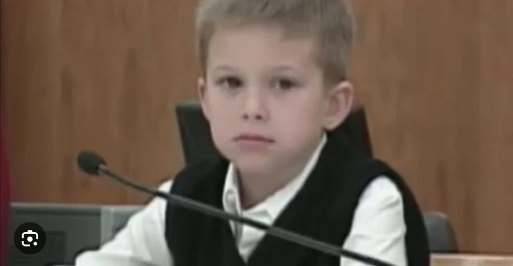 „Acolo o omoară pe sora mea”. Ce spune acum băiatul care, în urmă cu 17 ani, își condamna mama la închisoare pe viață cu mărturia lui
