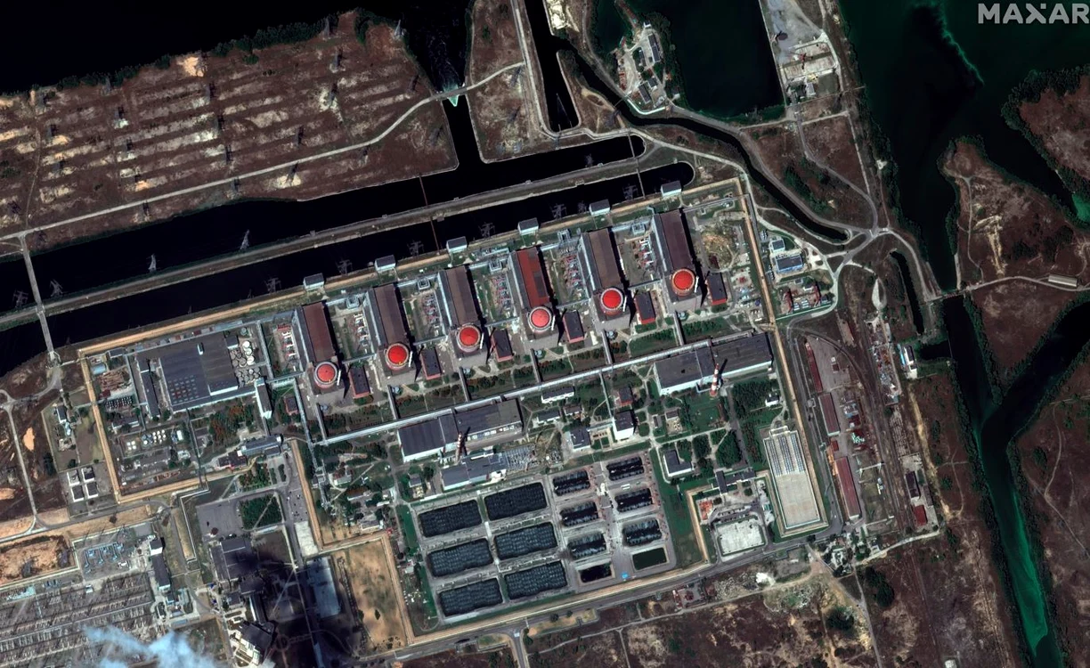Scăderea novelului apei de răcire pune în pericol centrala nucleară. FOTO Maxar