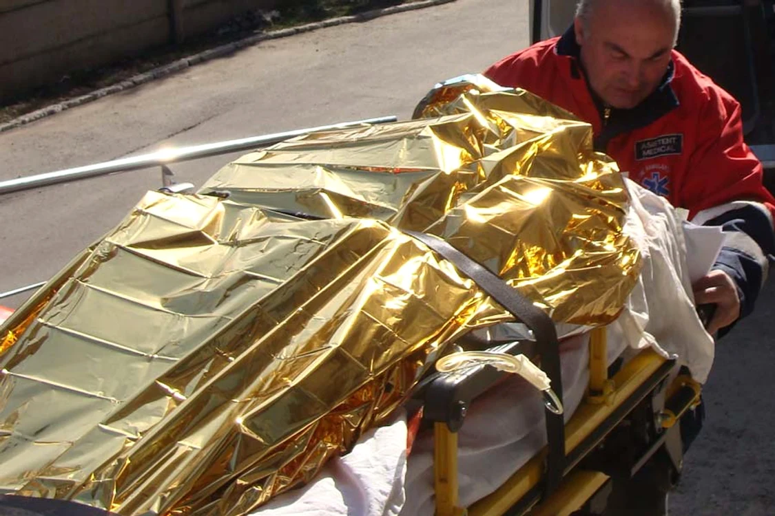 Bătrâna a fost transportată la spital cu arsuri pe 20% din suprafaţa corpului