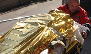 Bătrâna a fost transportată  la spital cu arsuri pe 20%  din suprafaţa corpului jpeg