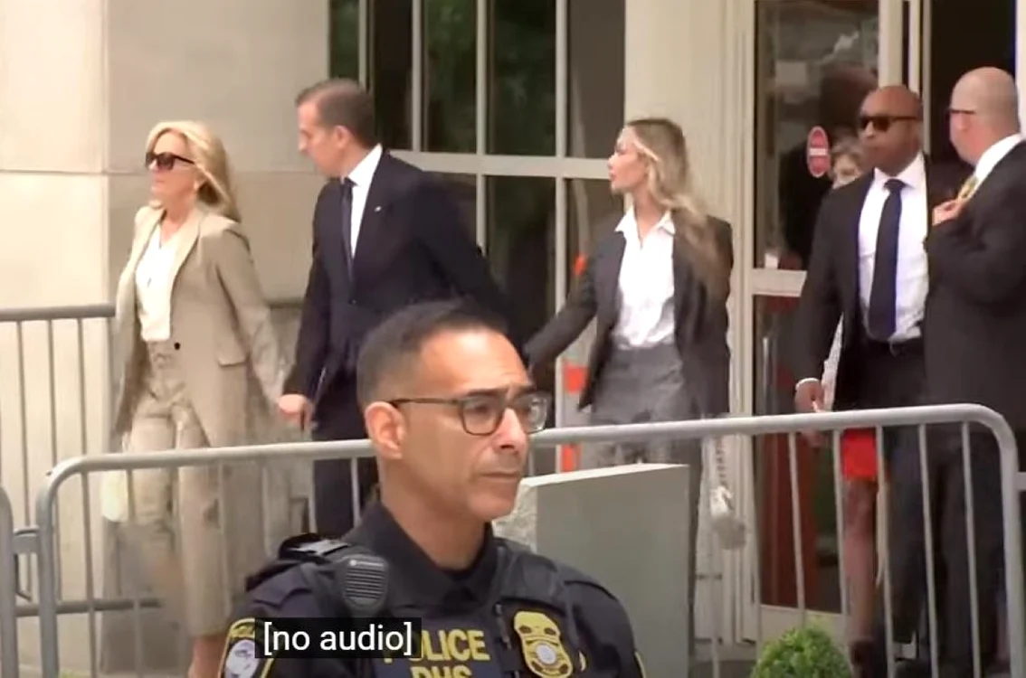 Jill Biden l-a însoţit pe fiul său la tribunal, captură video