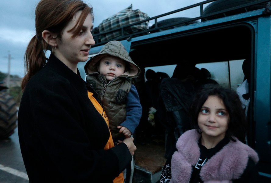 Peste 100.000 de refugiaţi din Nagorno-Karabah au ajuns în Armenia, conform UNHCR