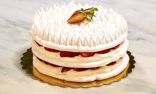 pavlova cu capsuni jpeg