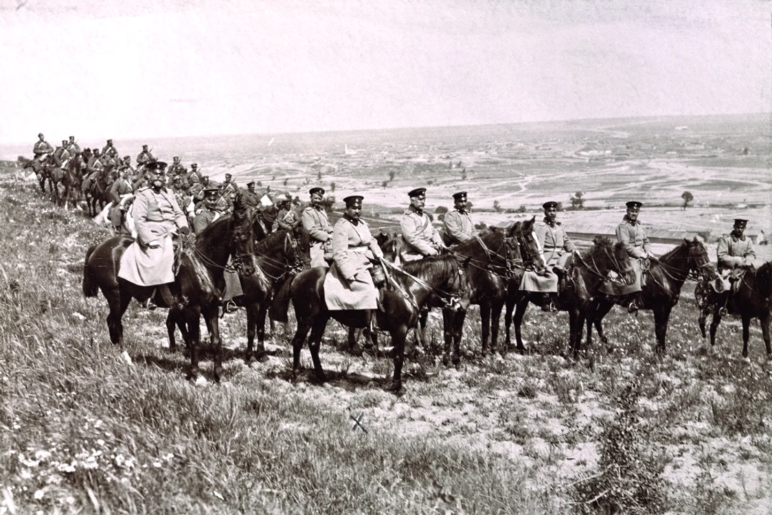 Generalul bulgar Radko Dimitriev (centru) și alți ofițeri bulgari, octombrie 1912